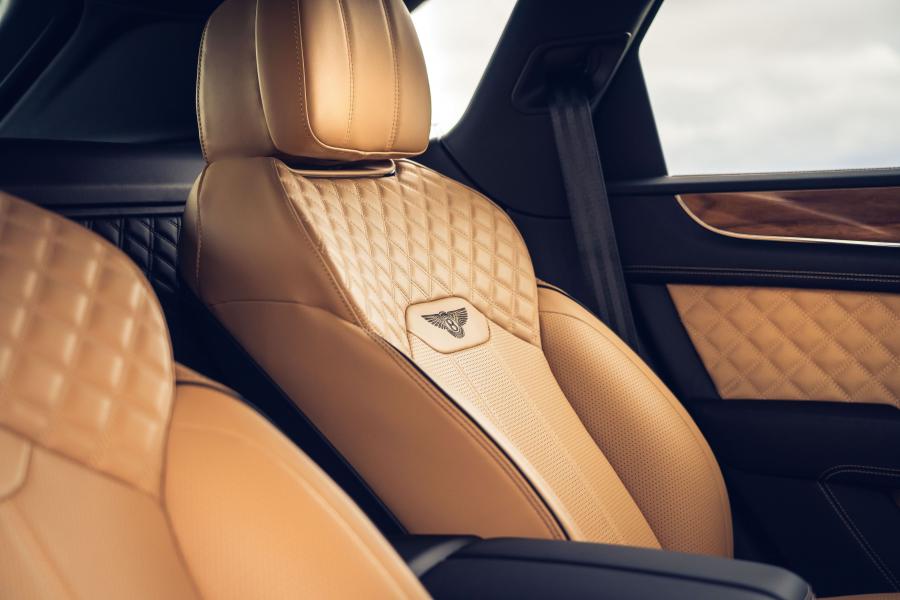 Интерьер Bentley Bentayga V8 Four Seat Comfort 2020 года  (WW) (фото 6 из 7)